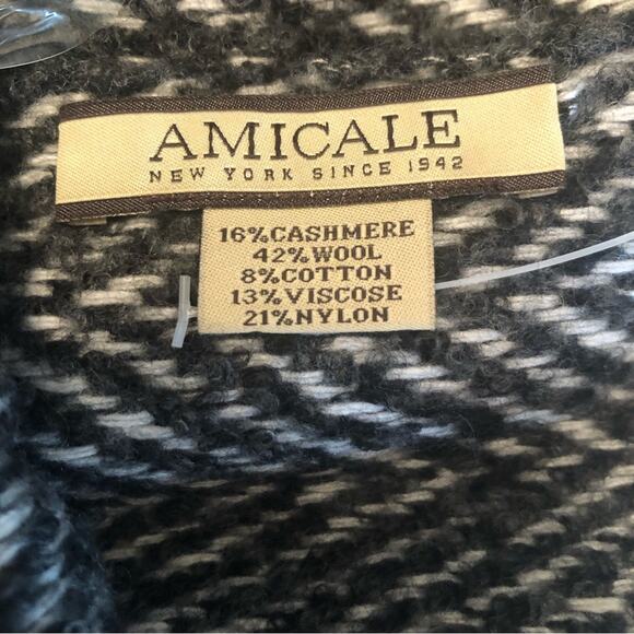 Amicale Wool Cashmere Blend Herringbone Scarf NWT - Picture 6 of 6